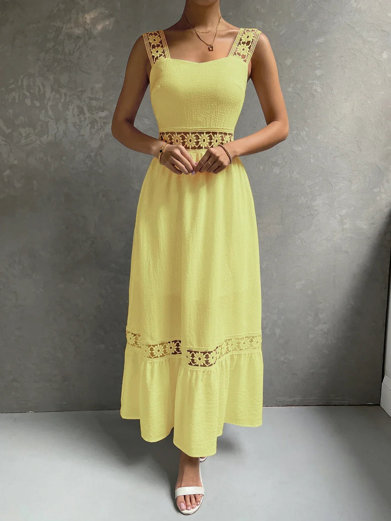 Vestido Longo Feminino com Detalhes em Renda Florais