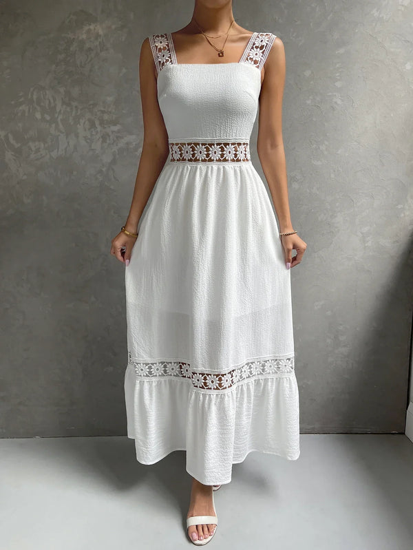 Vestido Longo Feminino com Detalhes em Renda Florais